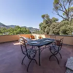 Flora 2 By Portofinohomes Apartmán *